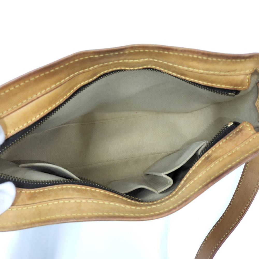 Louis Vuitton Hudson GM Handbag — view 8