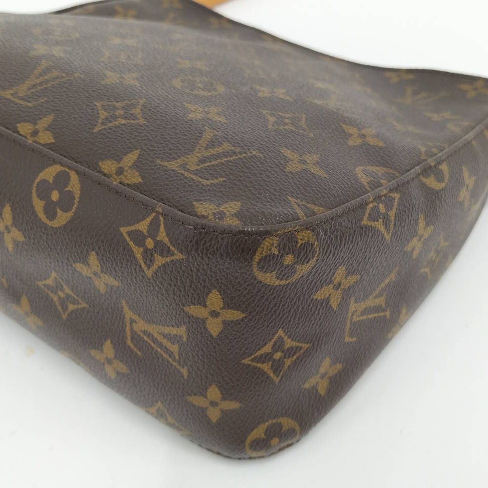 Louis Vuitton Looping MM Shoulder Bag Monogram — view 3
