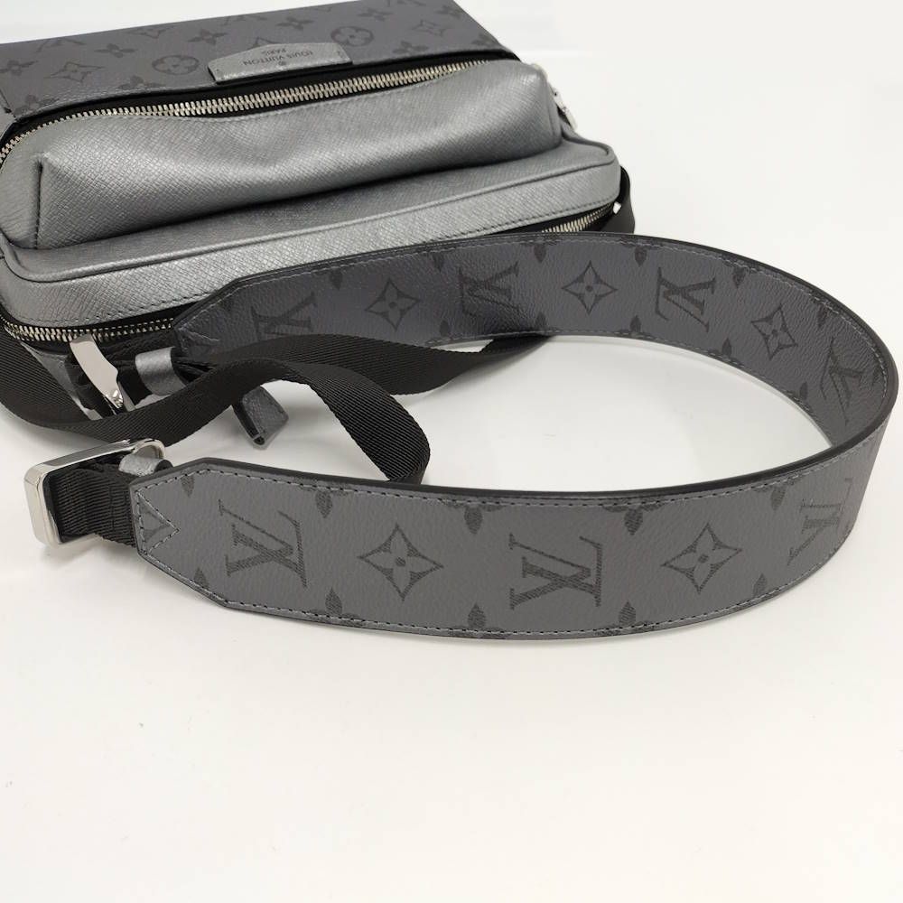 Louis Vuitton Outdoor Messenger Bag Taigarama Silver — view 6