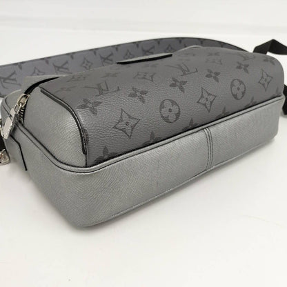 Louis Vuitton Outdoor Messenger Bag Taigarama Silver — view 4