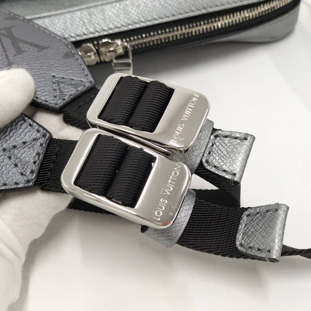 Louis Vuitton Outdoor Messenger Bag Taigarama Silver — view 7