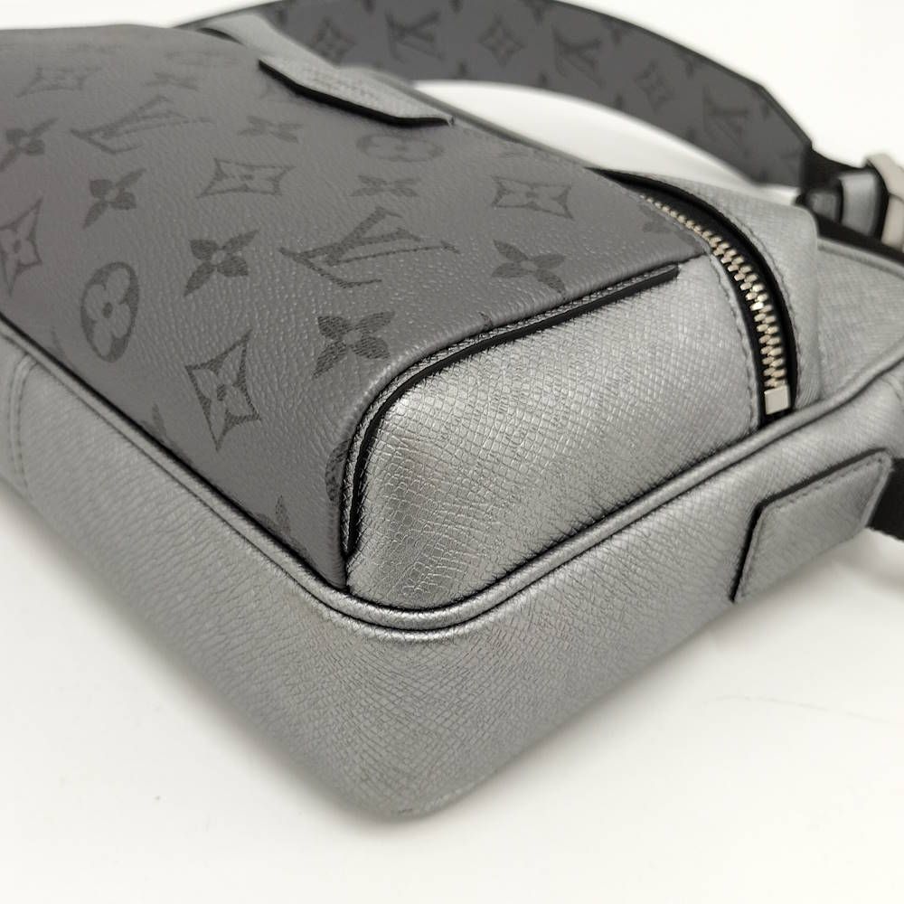 Louis Vuitton Outdoor Messenger Bag Taigarama Silver — view 3