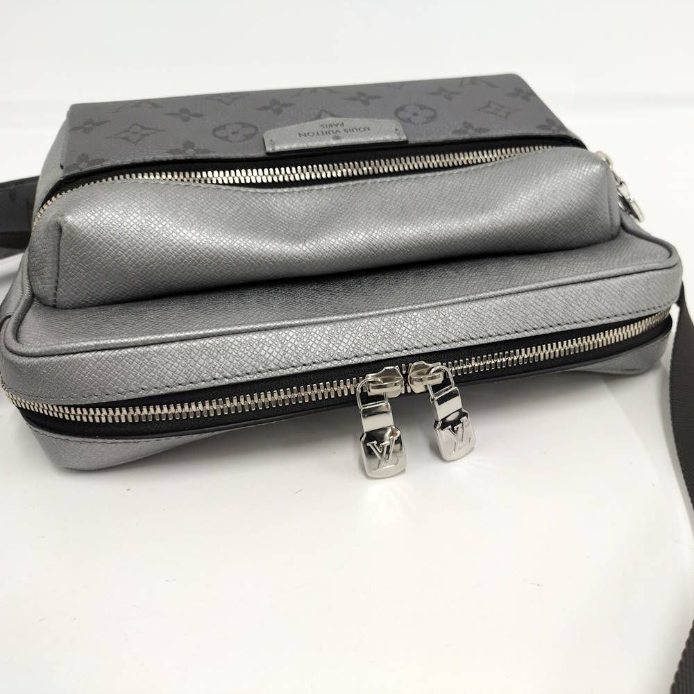 Louis Vuitton Outdoor Messenger Bag Taigarama Silver — view 8