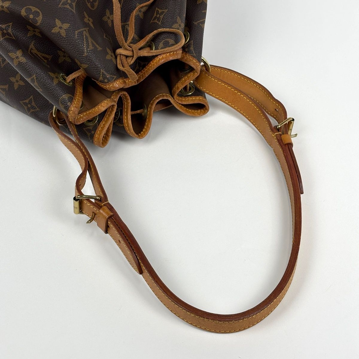 Louis Vuitton Noe Shoulder Drawstring Bag Monogram Brown — view 9