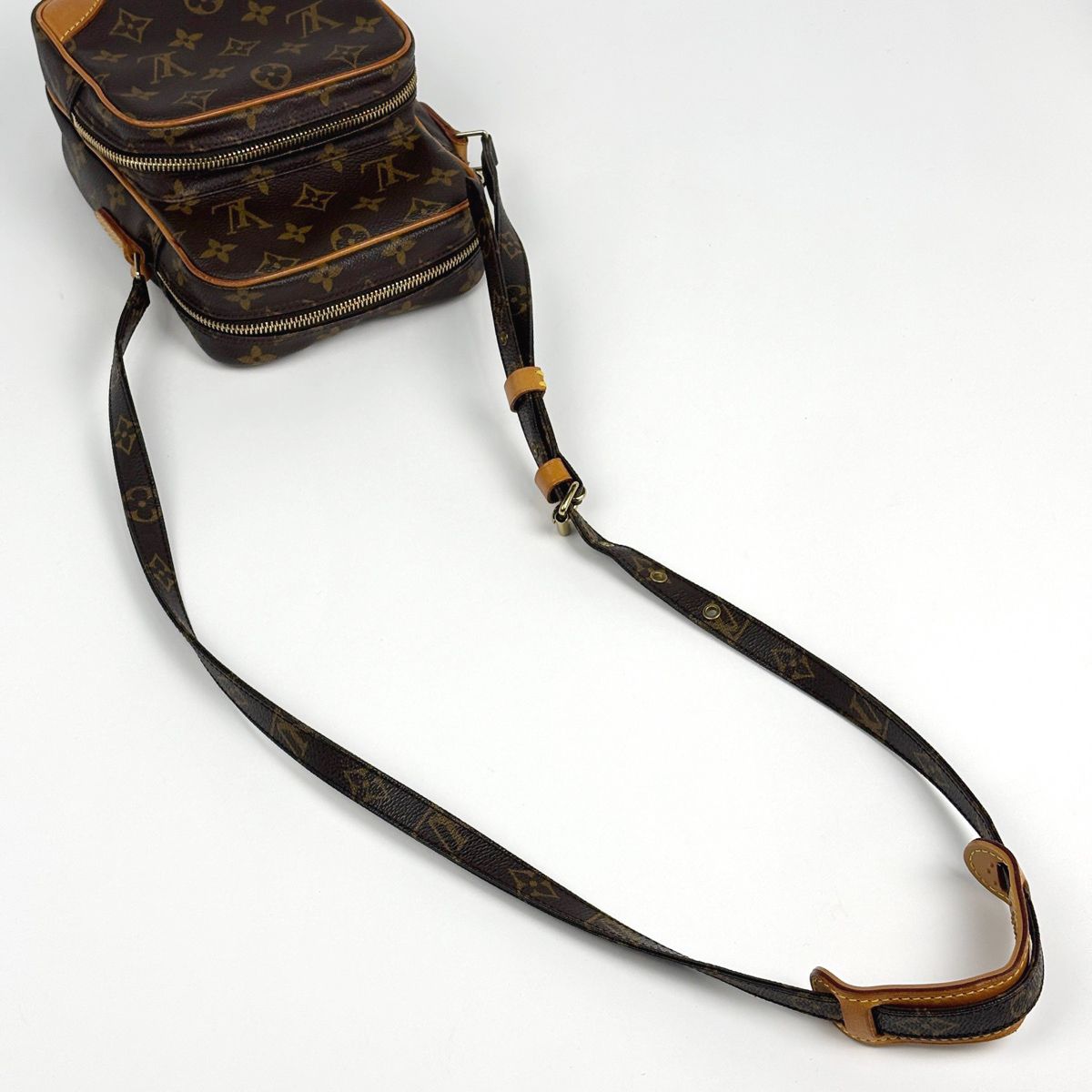 Louis Vuitton Amazon Shoulder Bag Monogram Brown — view 8