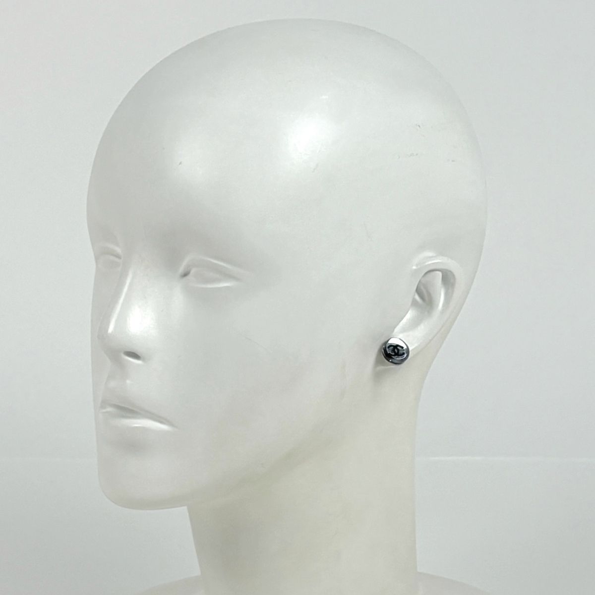 Chanel CC Logo Round Earrings Silver Plated — view 6