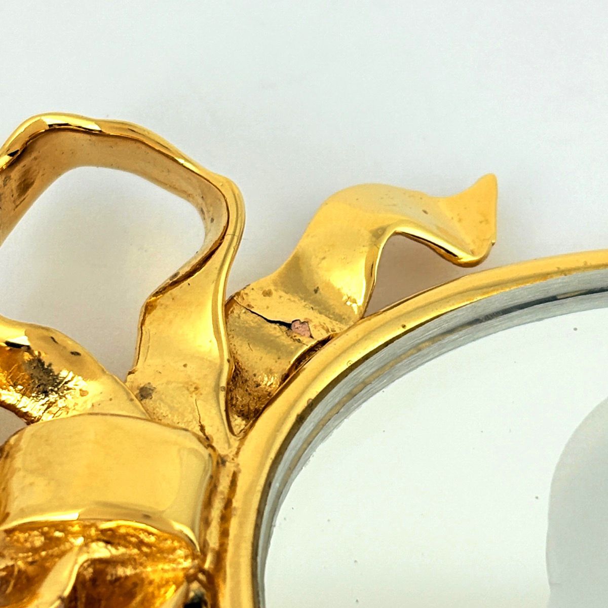Chanel CC Logo Mirror Brooch Ribbon Gold Plated — view 6