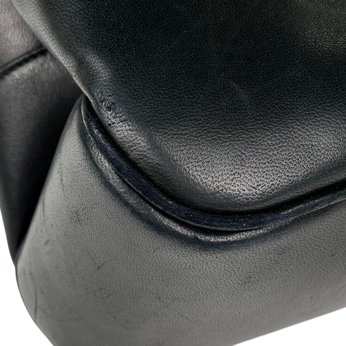 Chanel CC Logo Chain Tote Leather Black — view 4