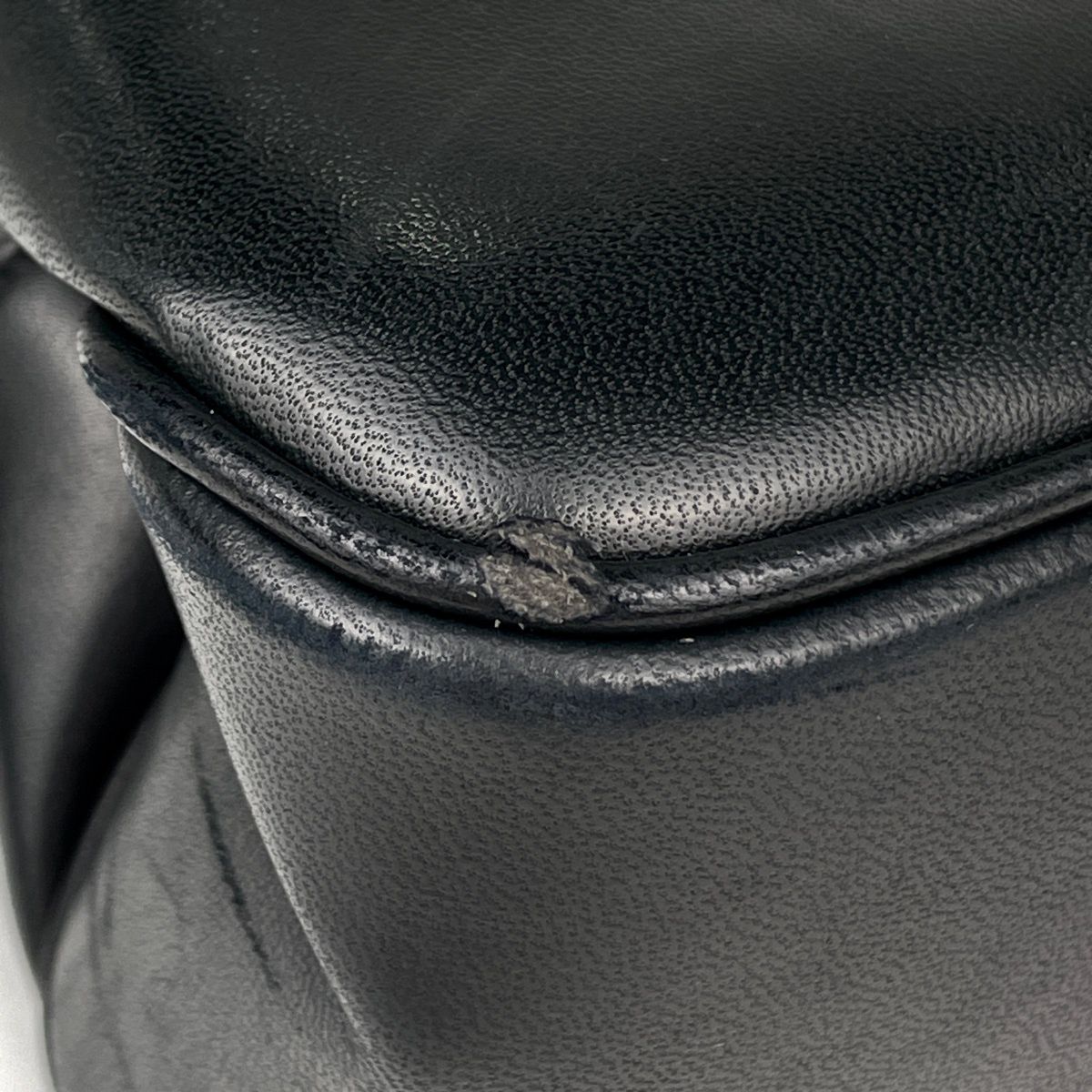 Chanel CC Logo Chain Tote Leather Black — view 3