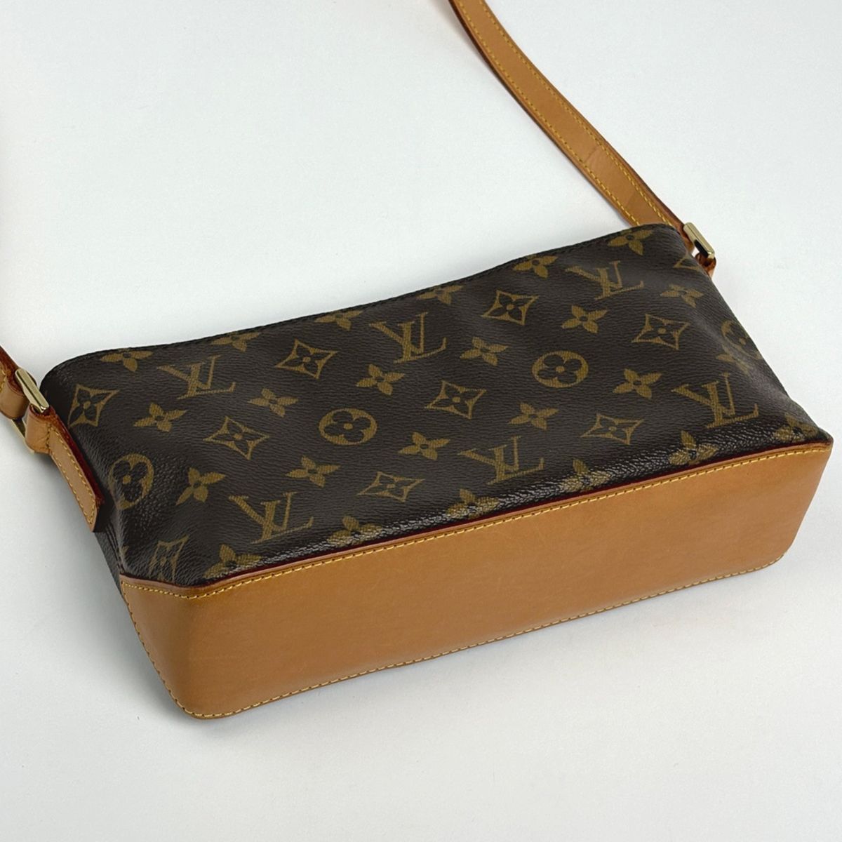 Louis Vuitton Trotteur Pochette Shoulder Bag Monogram Brown — view 2