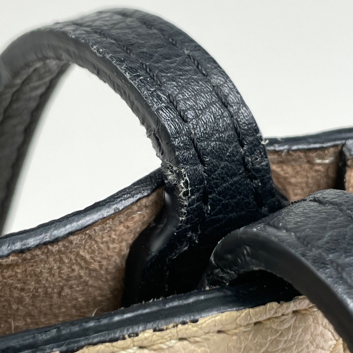 Louis Vuitton Lockme Cabas Bicolor Tote Leather Vanille Noir — view 5