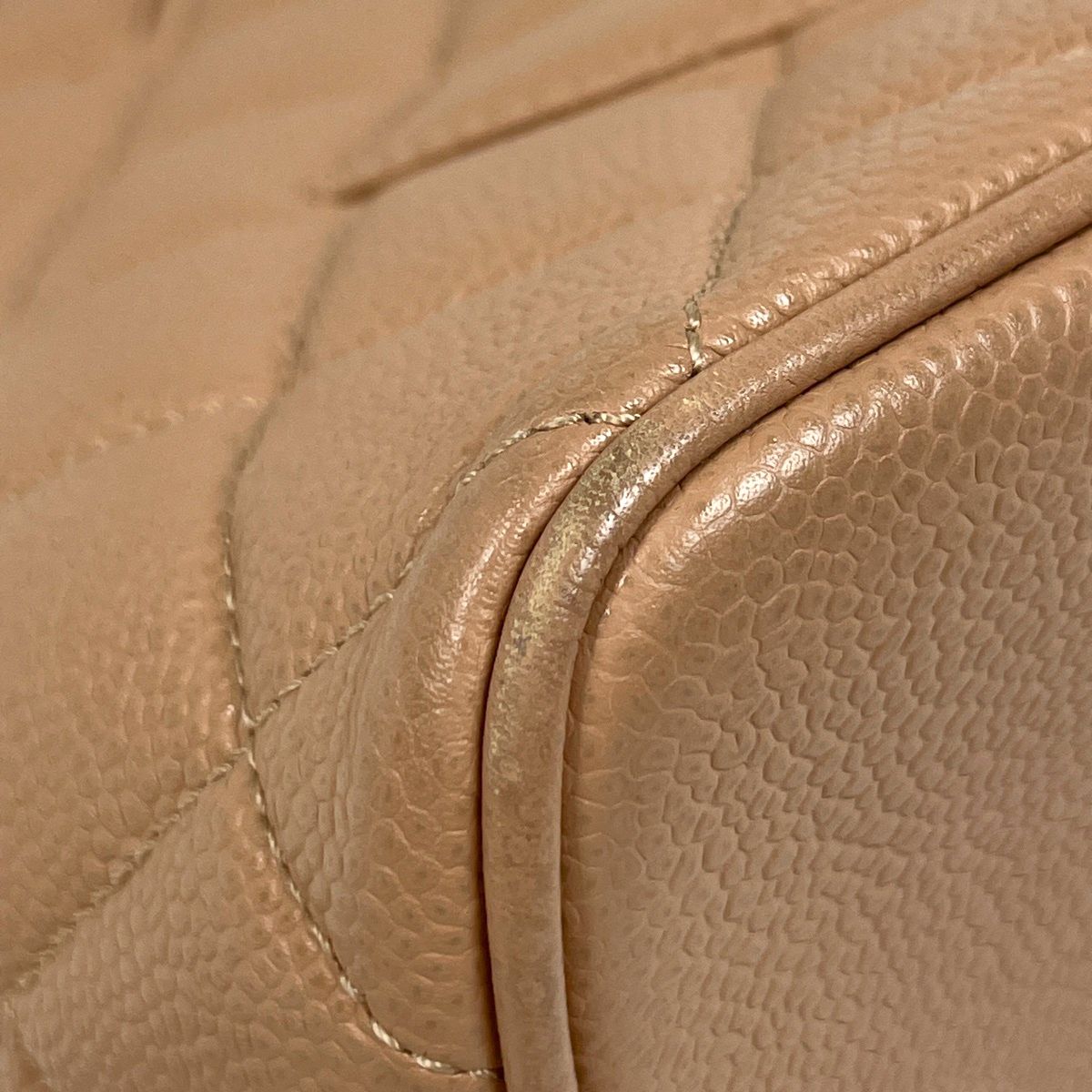 Chanel Medallion Tote Handbag CC Logo Caviar Leather Beige — view 3