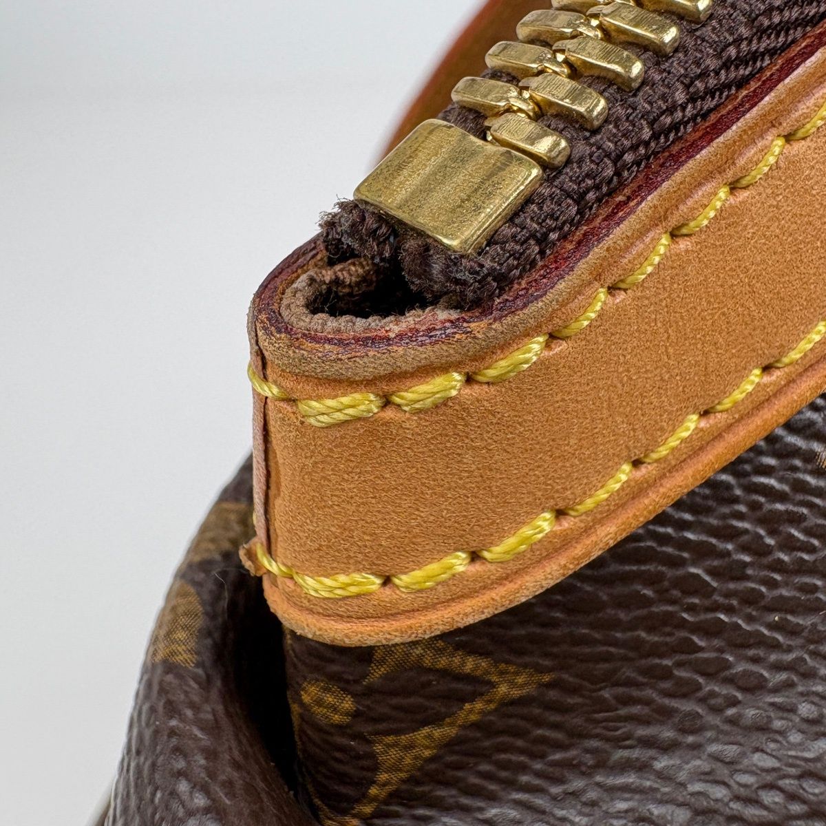 Louis Vuitton Tivoli GM Handbag Monogram Brown — view 4