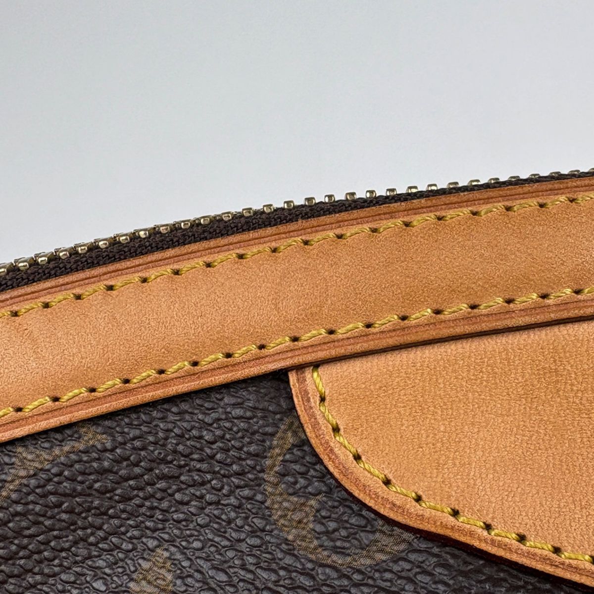 Louis Vuitton Tivoli GM Handbag Monogram Brown — view 5