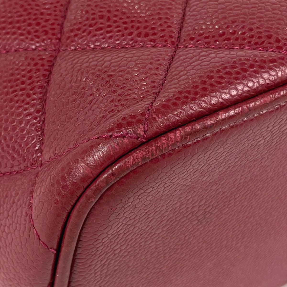 Chanel Medallion Tote Handbag CC Logo Caviar Leather Bordeaux — view 3