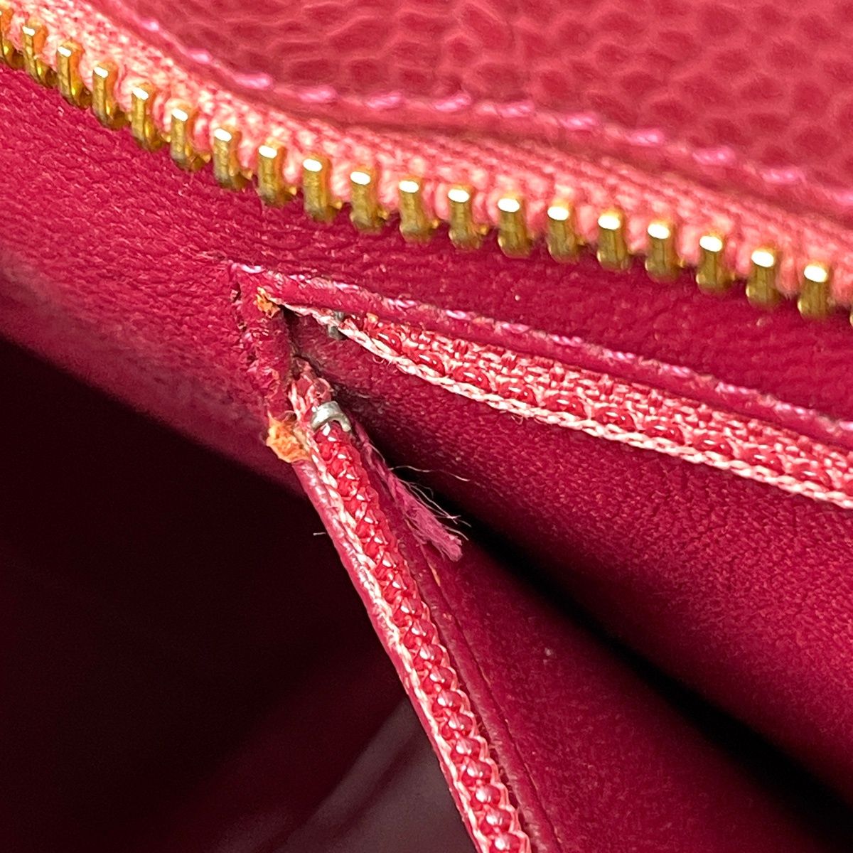Chanel Medallion Tote Handbag CC Logo Caviar Leather Bordeaux — view 8
