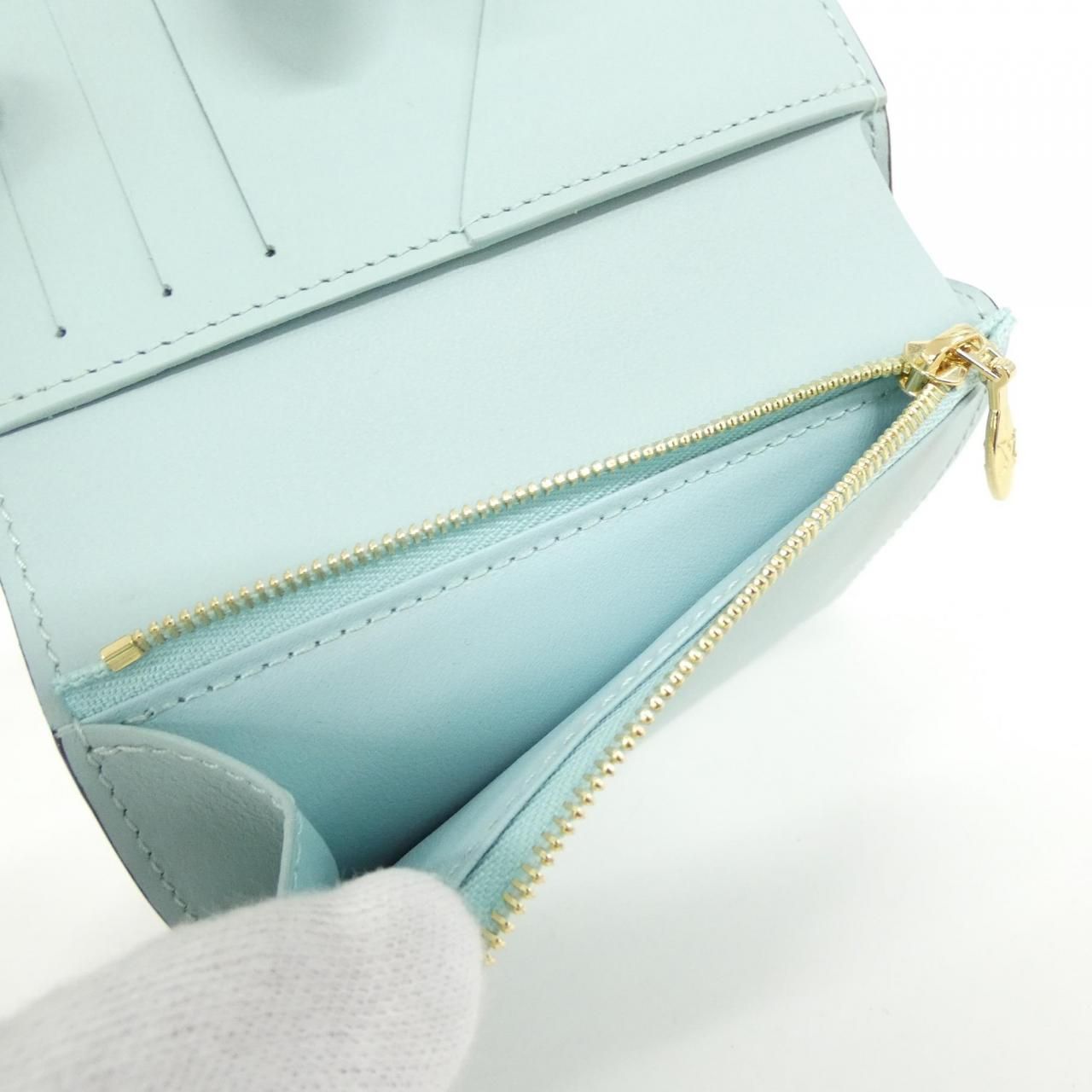 Louis Vuitton Taurillon LV Vertical Wallet Compact — view 6