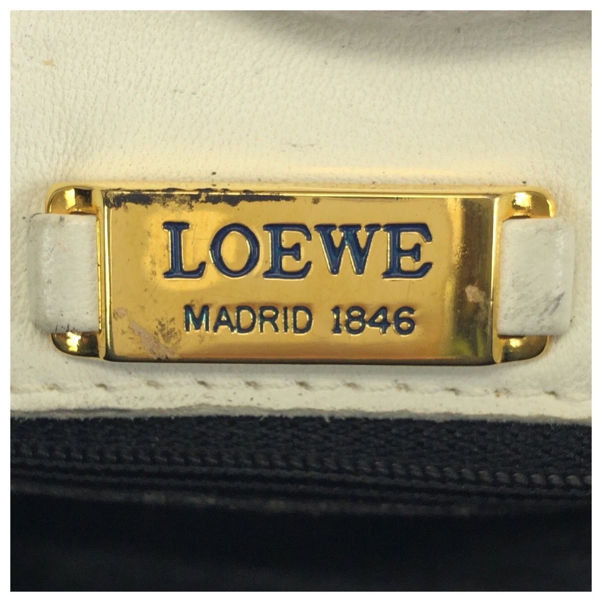 Loewe Anagram White Off Gold Leather Shoulder Bag Pochette — view 4
