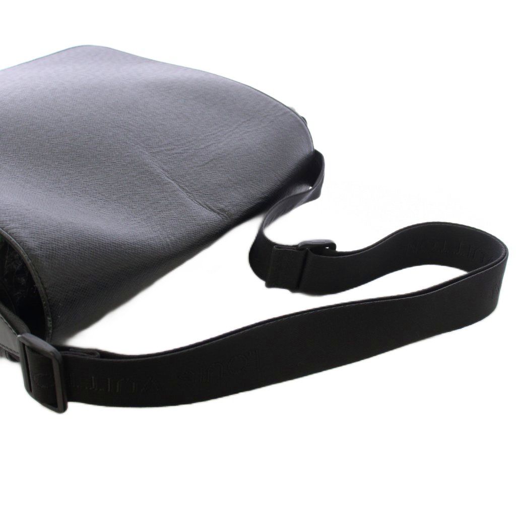 Louis Vuitton Taiga Victor Shoulder Bag Messenger Black TK — view 4