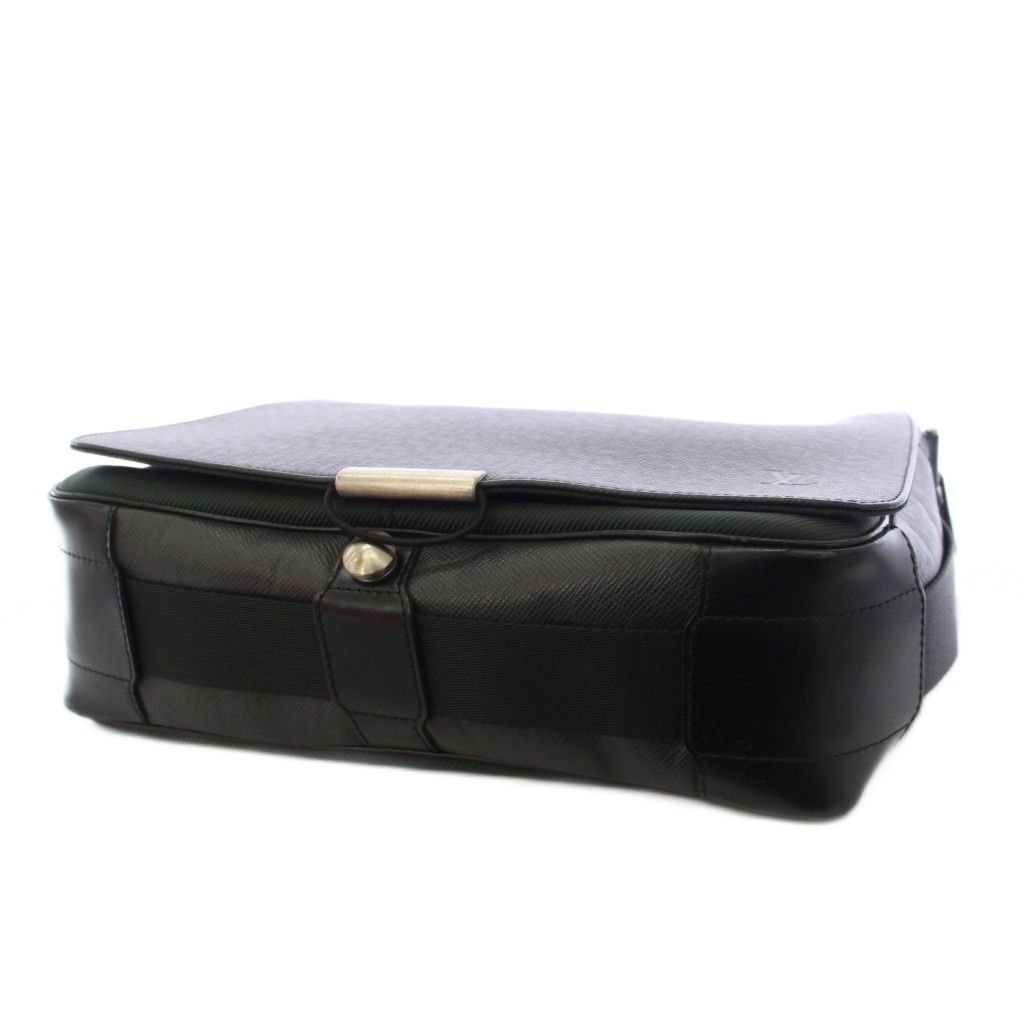 Louis Vuitton Taiga Victor Shoulder Bag Messenger Black TK — view 5