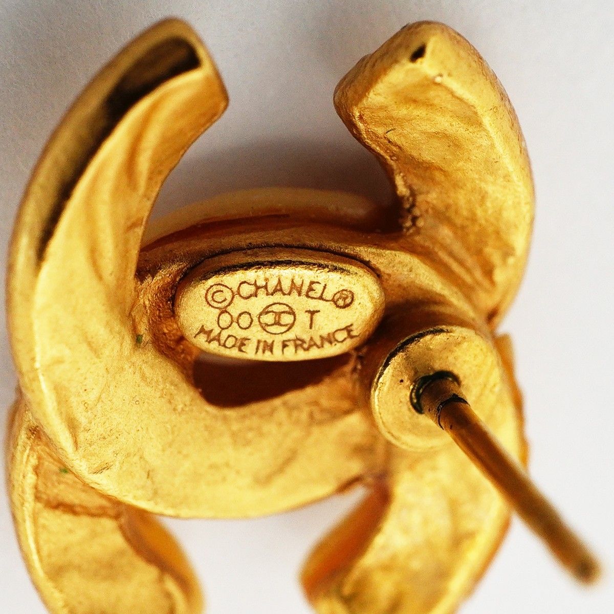 Chanel Earrings CC Logo Gold Plated White — view 4