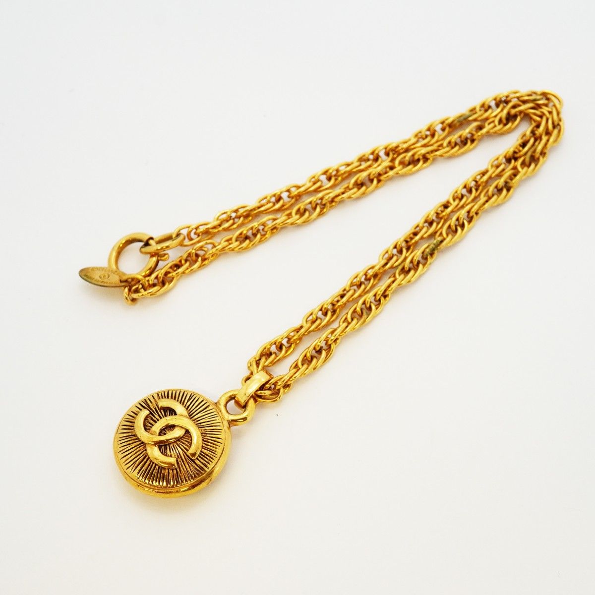 Chanel Necklace Vintage CC Logo Round — view 3