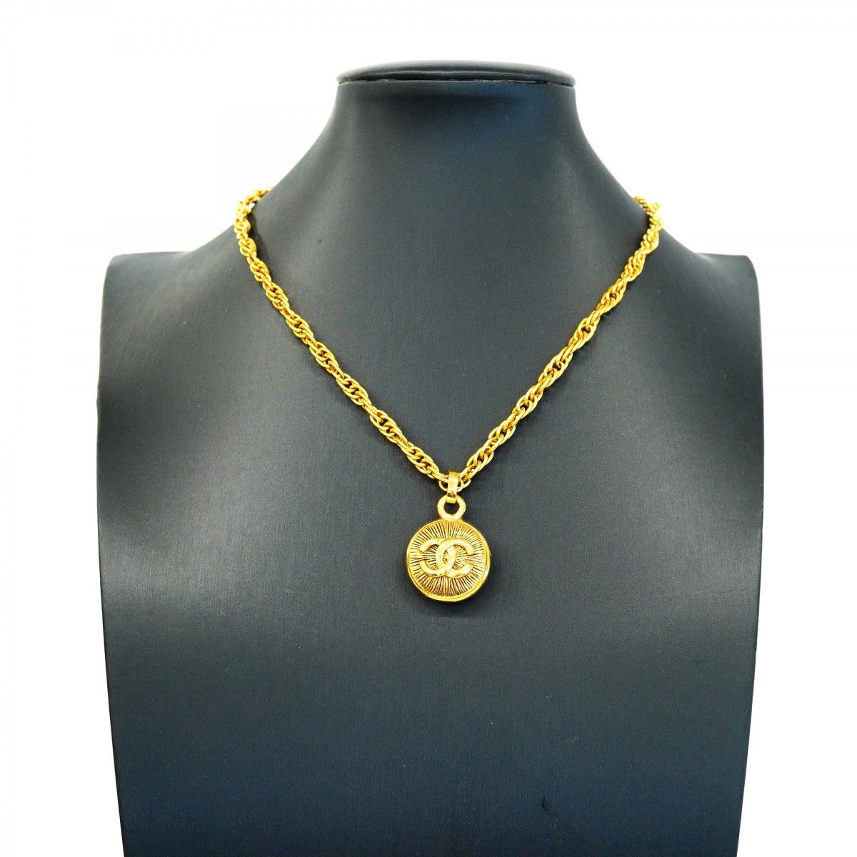 Chanel Necklace Vintage CC Logo Round — view 5