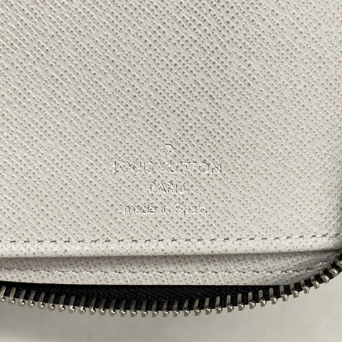 Louis Vuitton Wallet Taigarama Zippy Vertical Antarctica — view 4