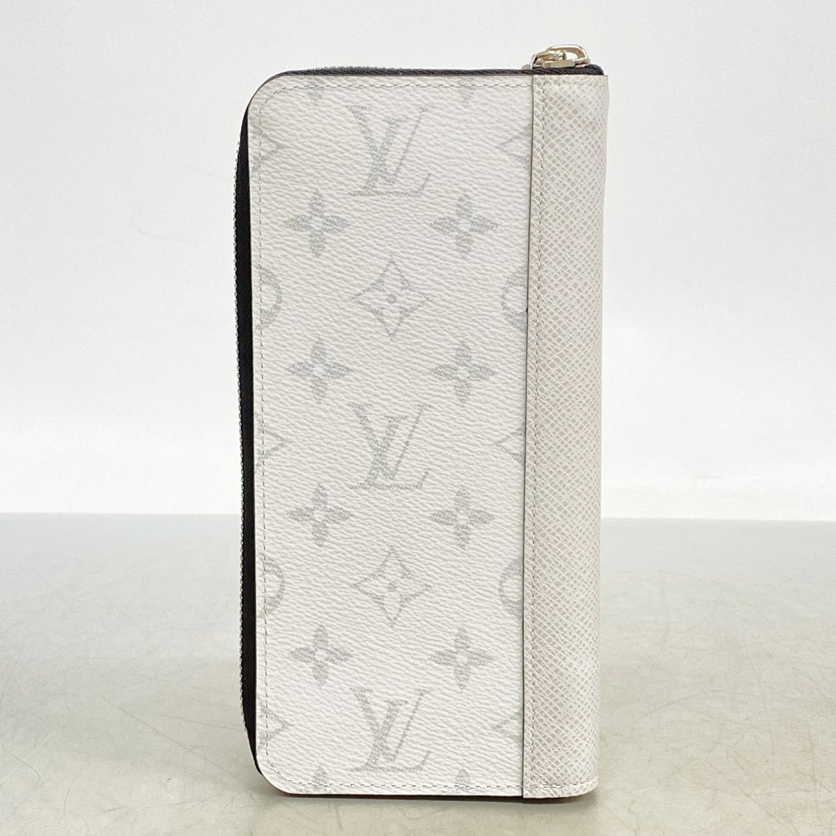 Louis Vuitton Wallet Taigarama Zippy Vertical Antarctica — view 5