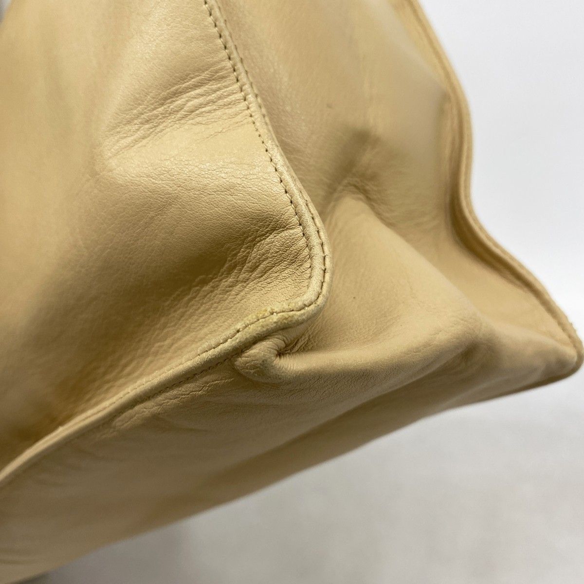 Chanel Chain Tote Lambskin Beige Gold — view 6
