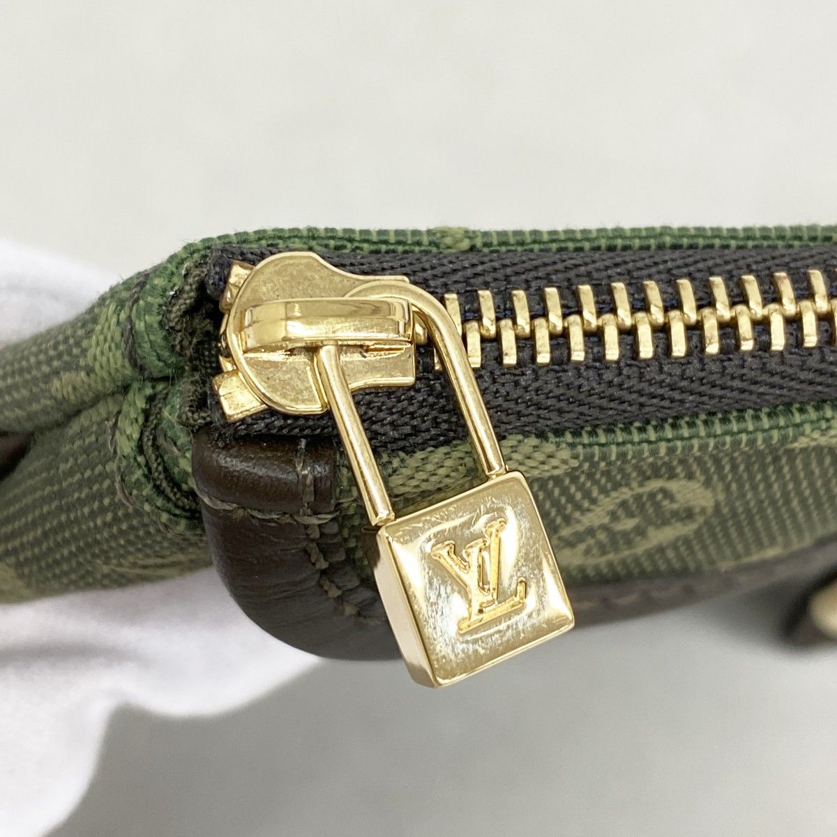 Louis Vuitton Pouch Monogram Mini Ansophie Khaki — view 8