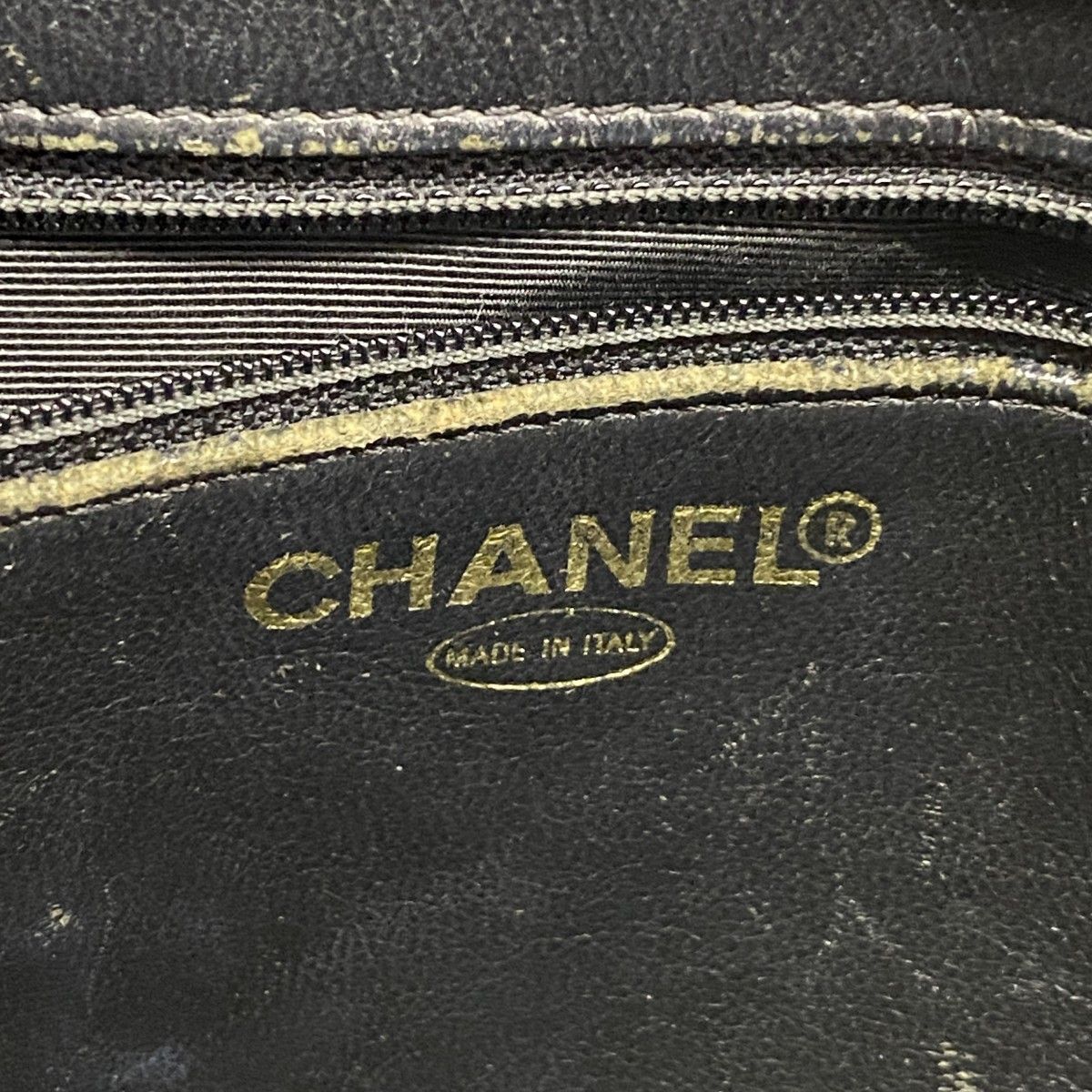 Chanel Tote Medallion Caviar Leather Black Gold — view 5