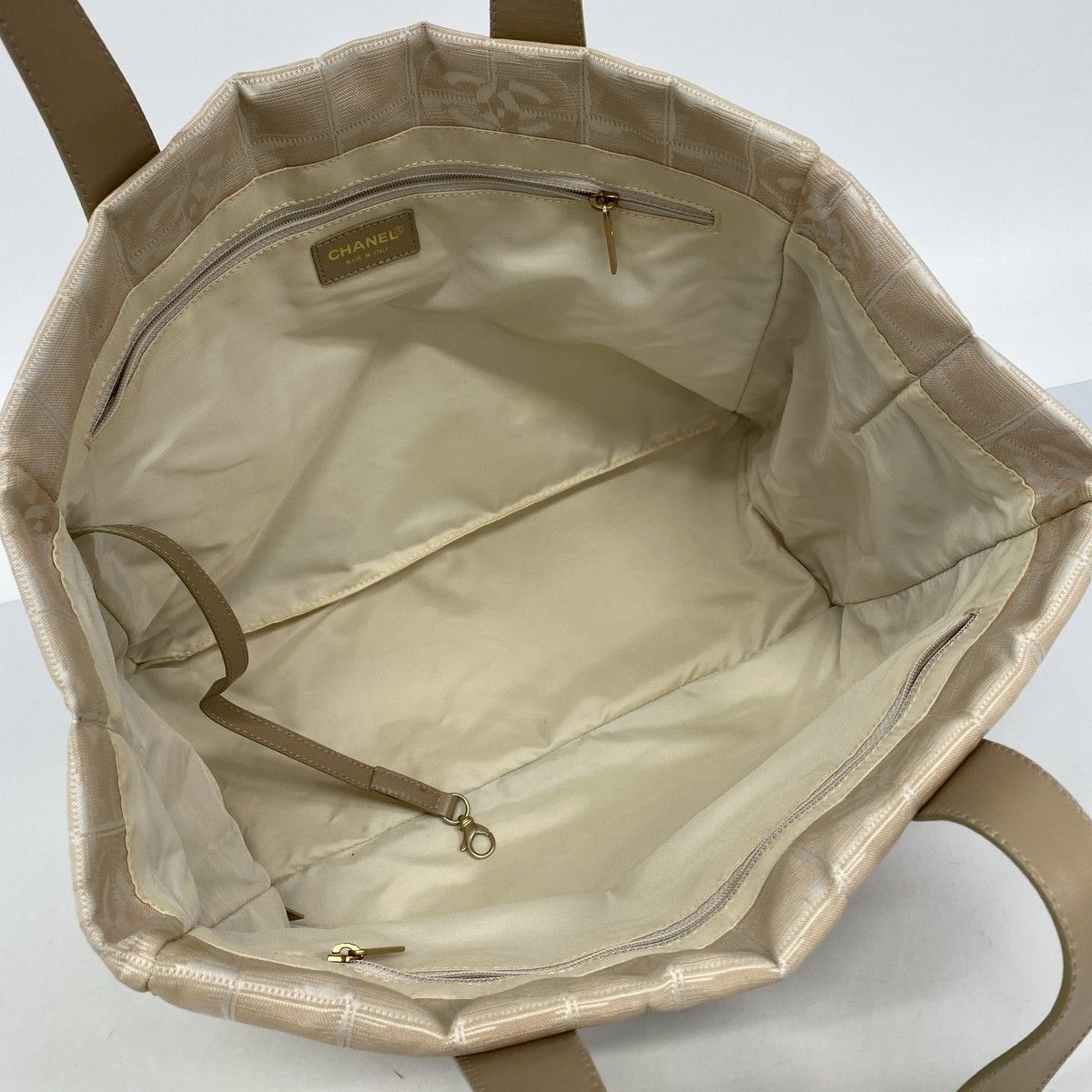 Chanel Tote New Travel Nylon Beige Gold — view 4