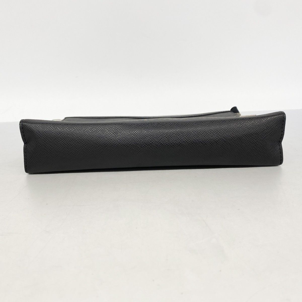 Louis Vuitton Clutch Taiga Pochette Voyage MM Noir — view 3