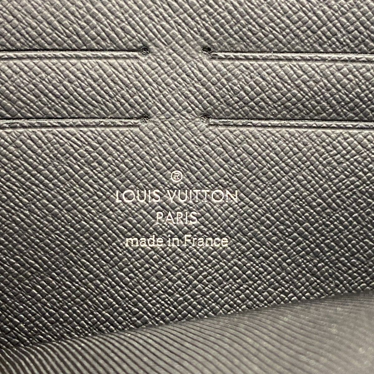 Louis Vuitton Clutch Taiga Pochette Voyage MM Noir — view 5