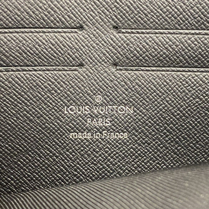 Louis Vuitton Clutch Taiga Pochette Voyage MM Noir — view 5