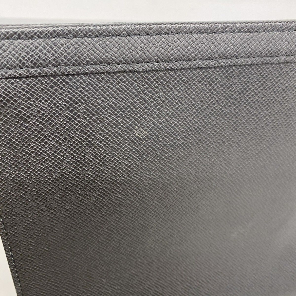 Louis Vuitton Clutch Taiga Pochette Voyage MM Noir — view 8