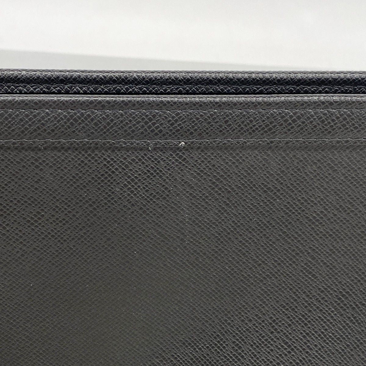 Louis Vuitton Clutch Taiga Pochette Voyage MM Noir — view 7