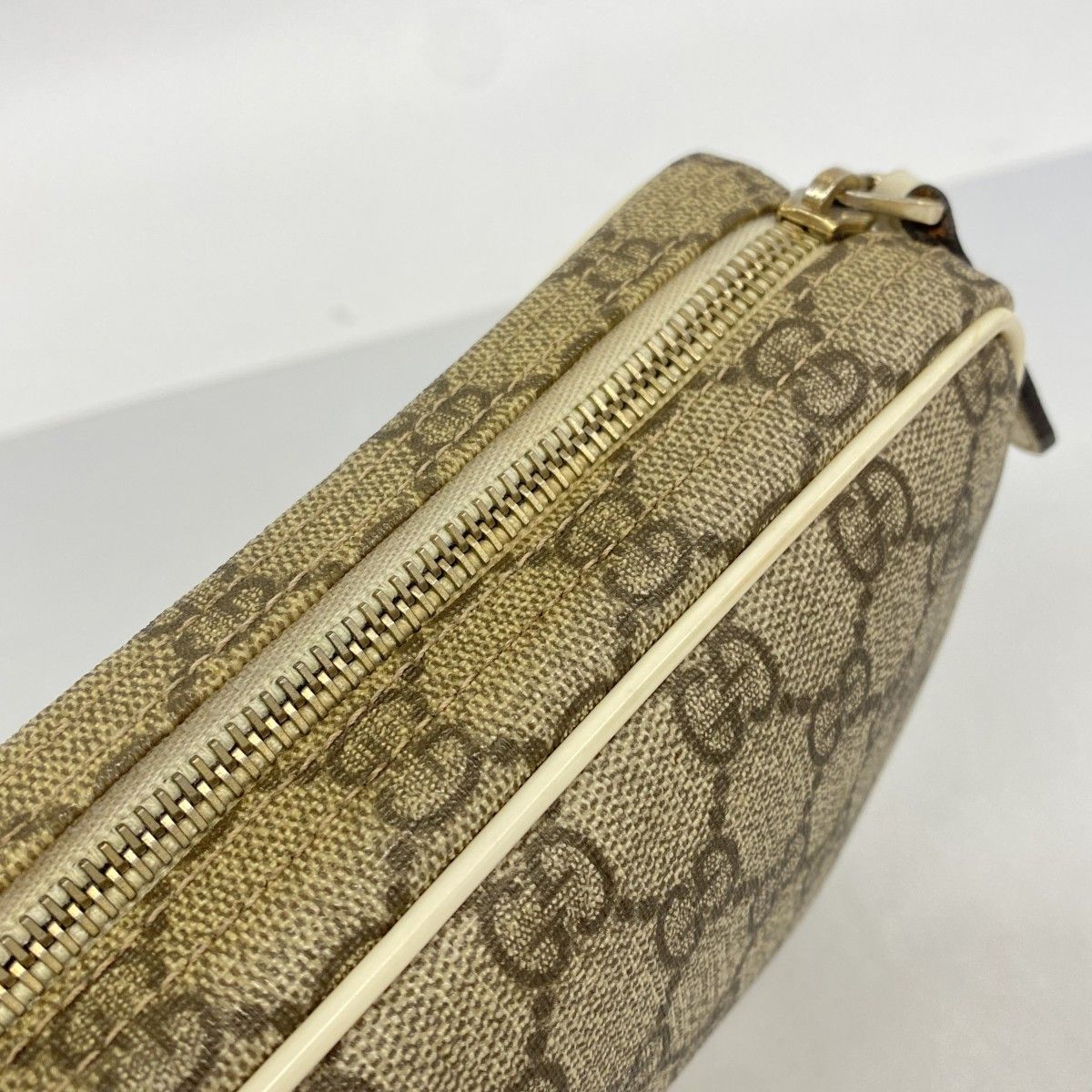 Gucci Shoulder Bag GG Supreme Beige Brown White Chien Pants Gold — view 6