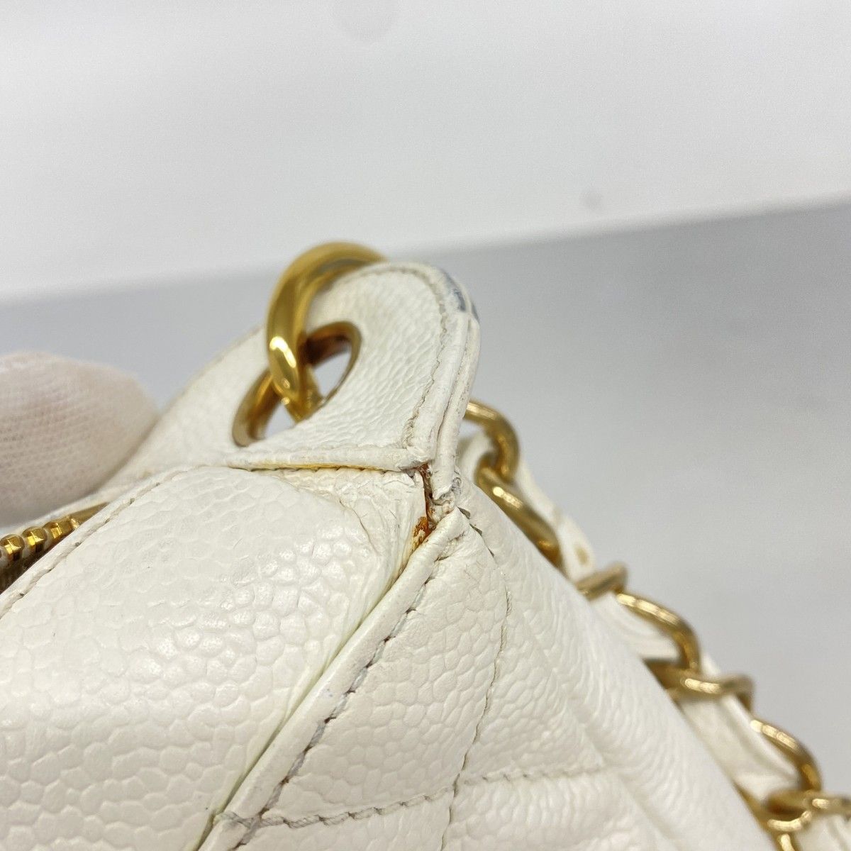 Chanel Shoulder Bag Quilted Caviar Leather White Gold — view 7