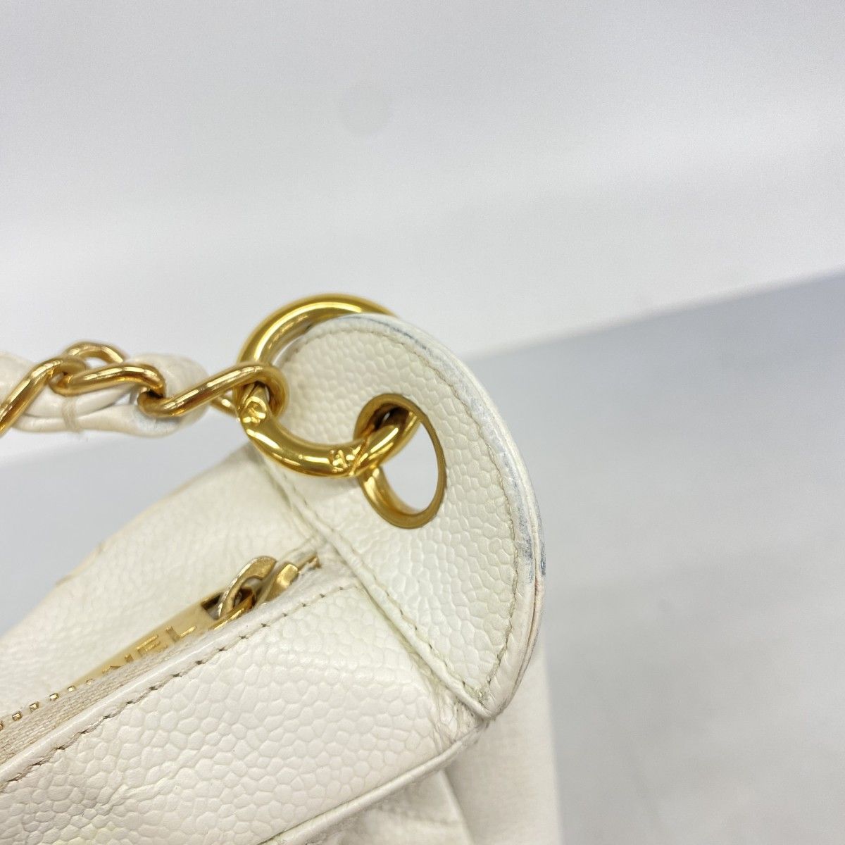 Chanel Shoulder Bag Quilted Caviar Leather White Gold — view 8