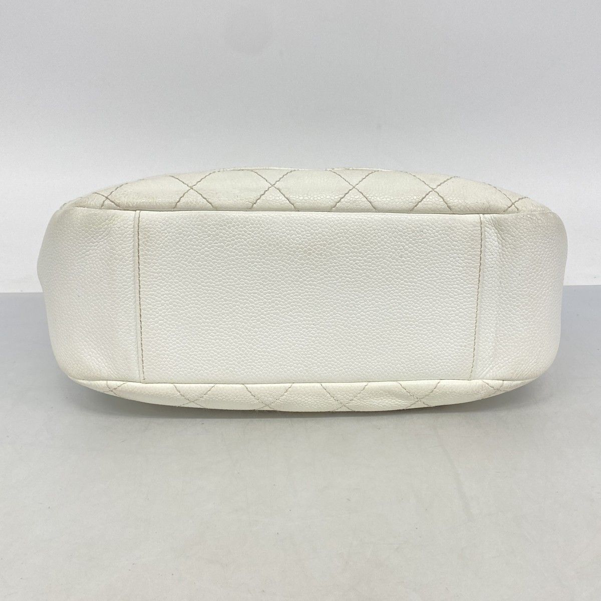 Chanel Shoulder Bag Quilted Caviar Leather White Gold — view 3