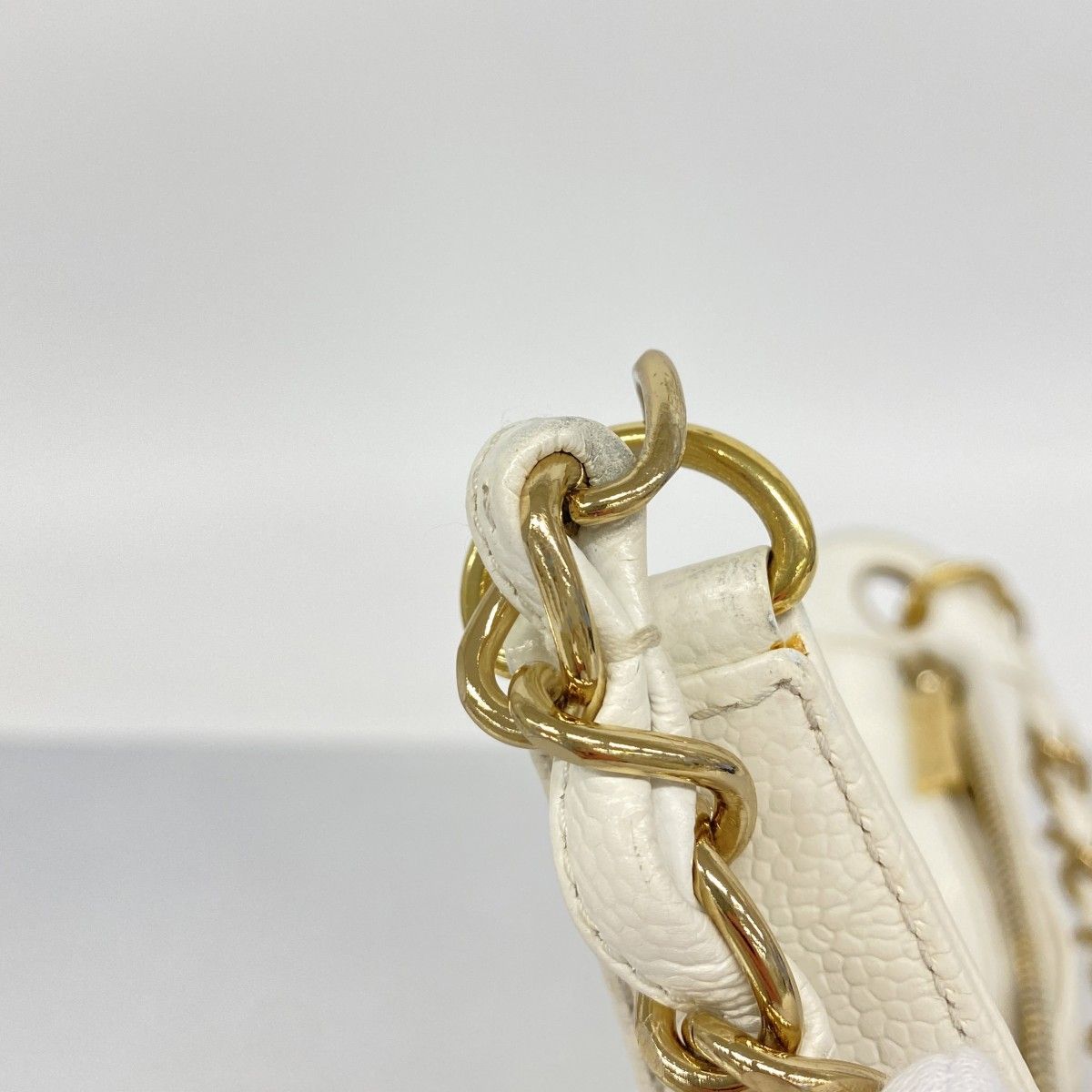 Chanel Shoulder Bag Quilted Caviar Leather White Gold — view 9
