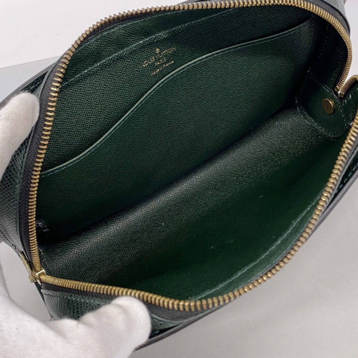 Louis Vuitton Clutch Taiga Baikal Epi Sea — view 4