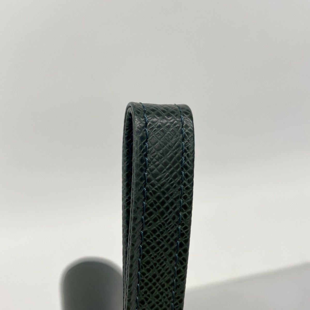 Louis Vuitton Clutch Taiga Baikal Epi Sea — view 8