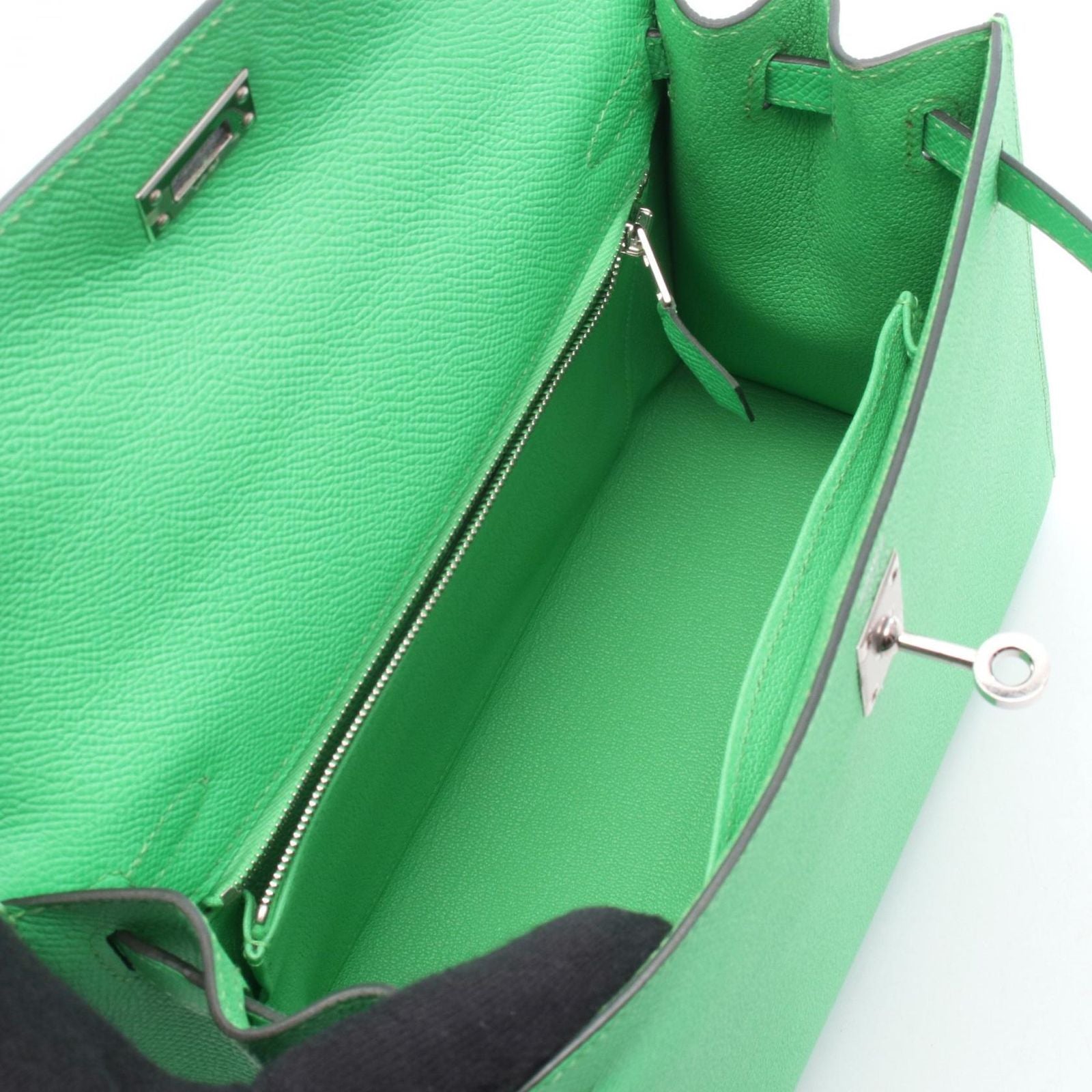 Hermes Handbag Kelly 25 Sellier 2-Way Vert Comic Leather Calf — view 3