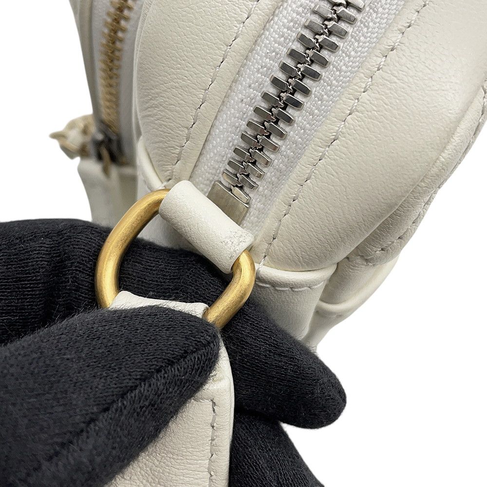 Chanel Shoulder Bag Small CC Logo Quilted Lambskin White — view 9