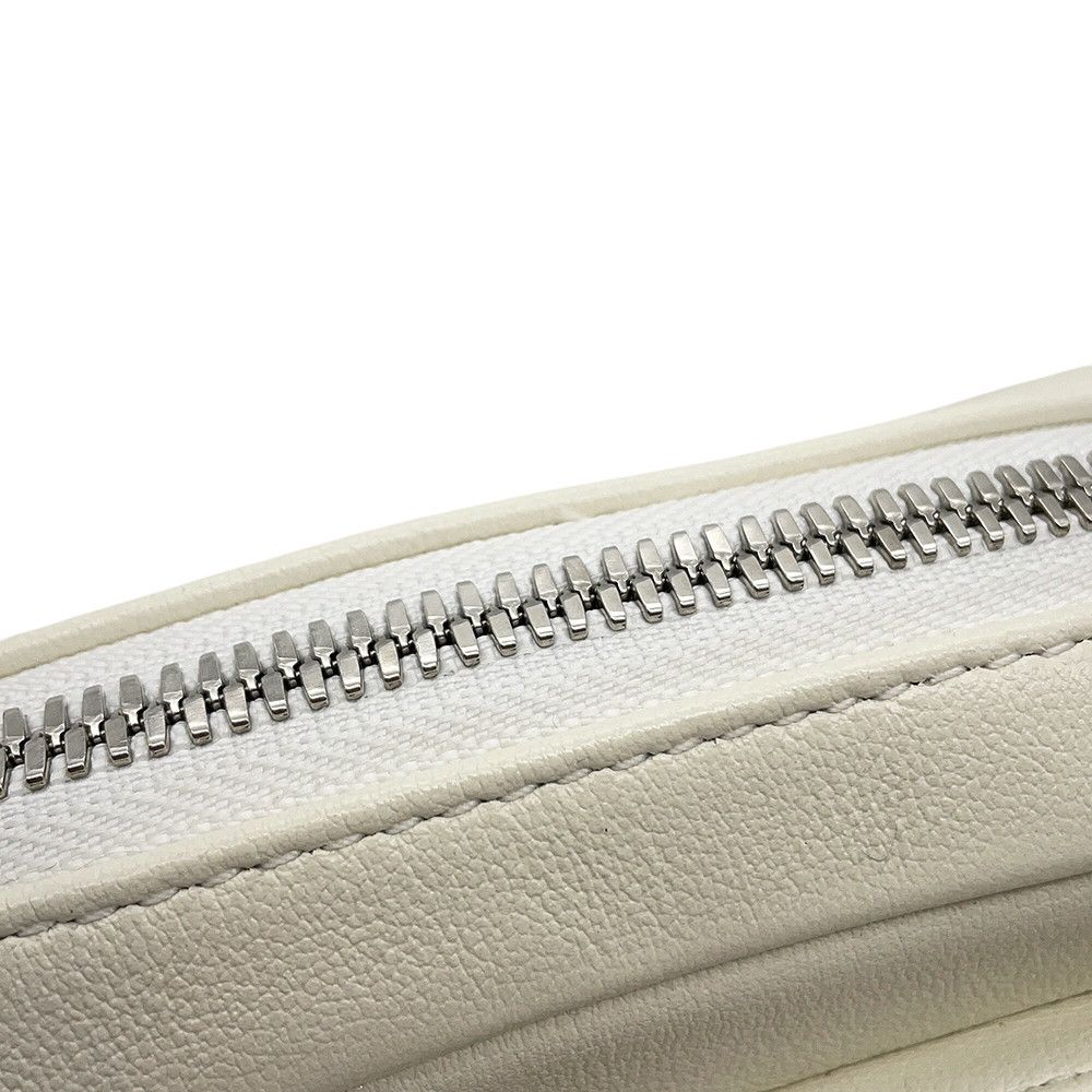 Chanel Shoulder Bag Small CC Logo Quilted Lambskin White — view 8