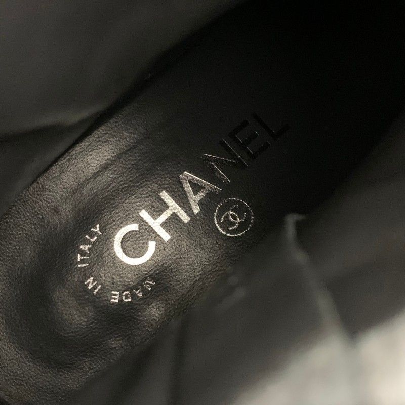 Chanel Boots Short Shoes Suede Gray Silver CC Logo Quilted Chain — view 7