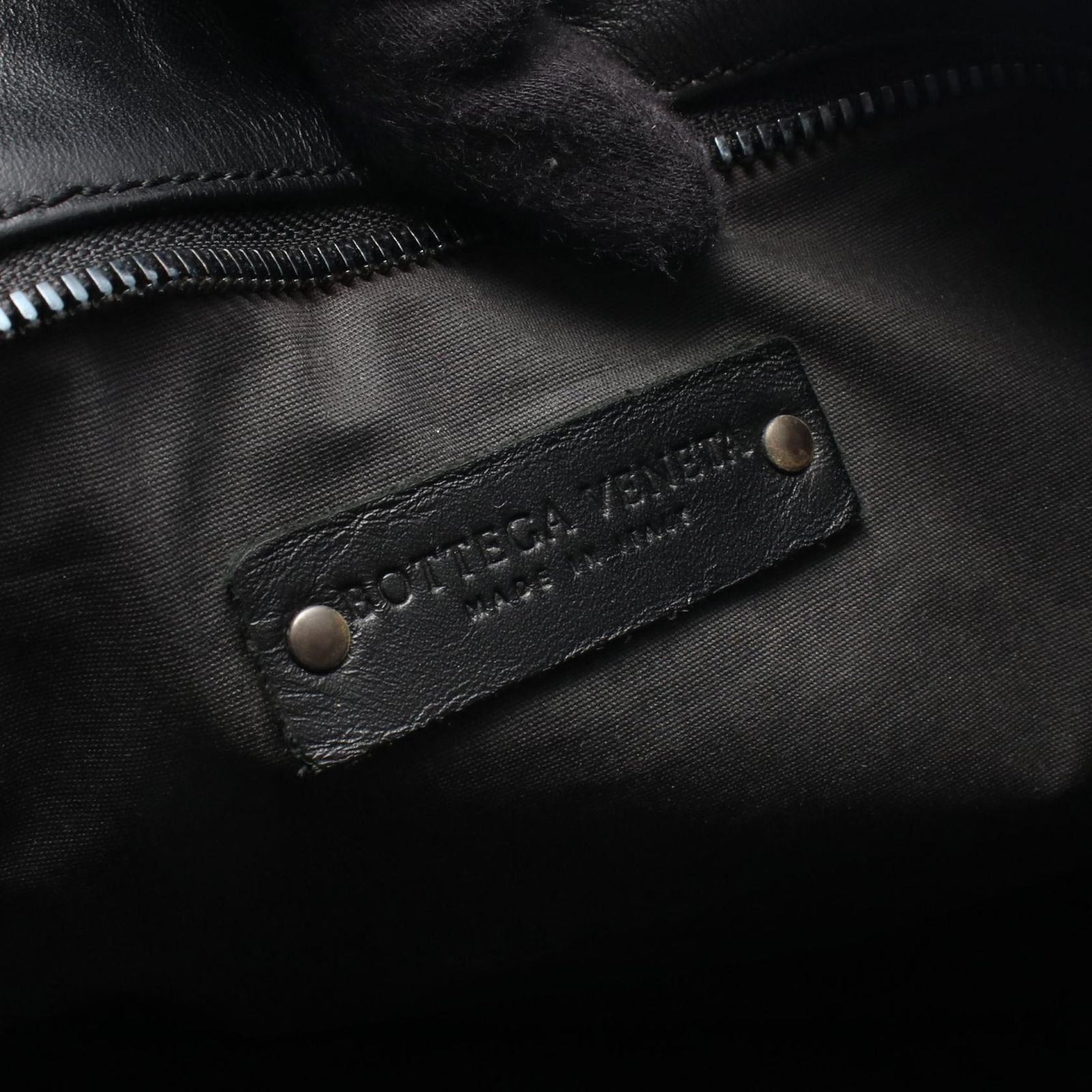 Bottega Veneta Shoulder Bag Black Leather — view 4